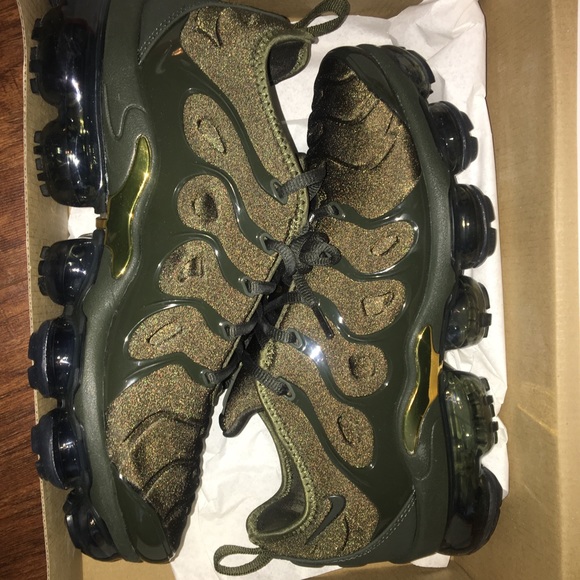 vapormax plus digital camo